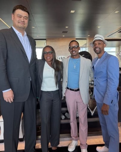 乐鱼体育登入-岁月如梭！WNBA名宿晒出与姚明&amp;弗朗西斯及阿尔斯通合影